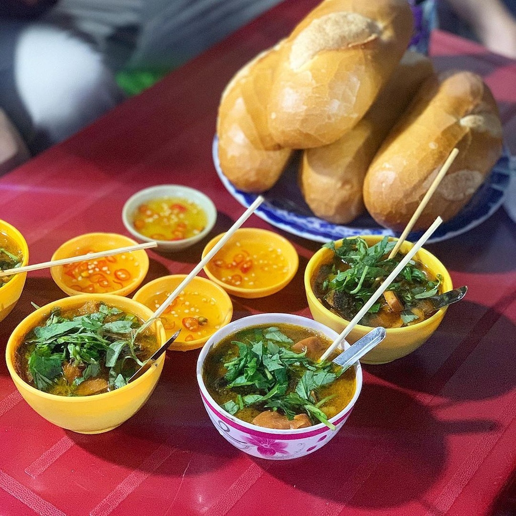 Top suggestions for cheap street food in HCM City
